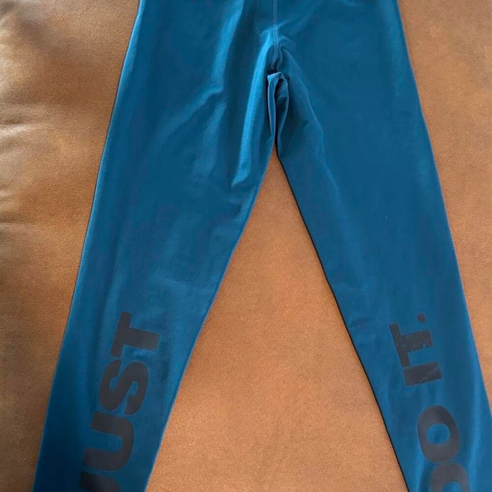 Nike Women's Blue and Navy Leggings